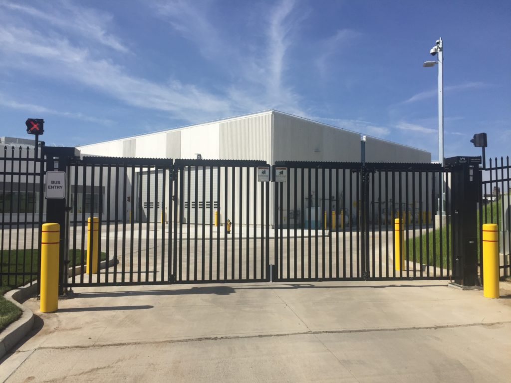 Double swing gate powered